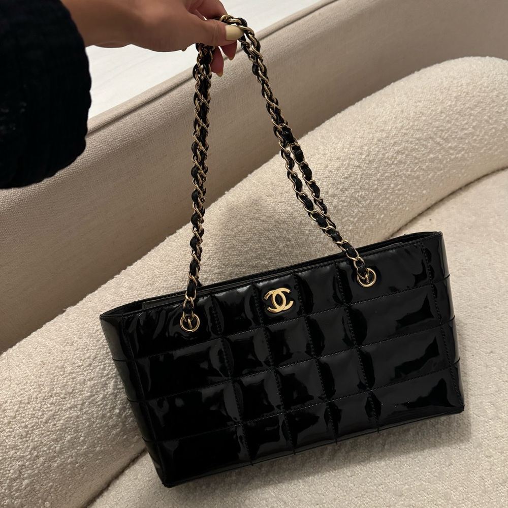 Patent Leather Jumbo Flap Chanel in Black